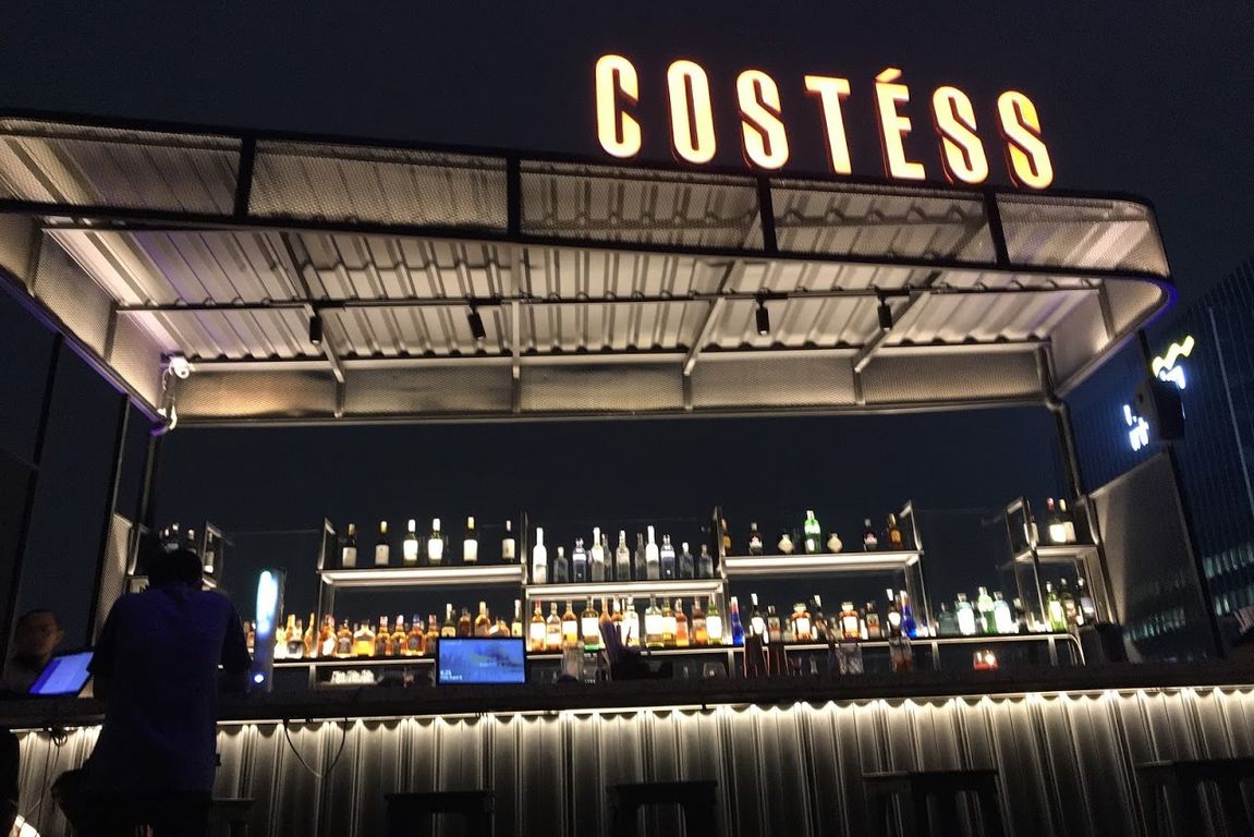 Costess Cafe & Bar, Kafe Rooftop Ciamik di Jakarta